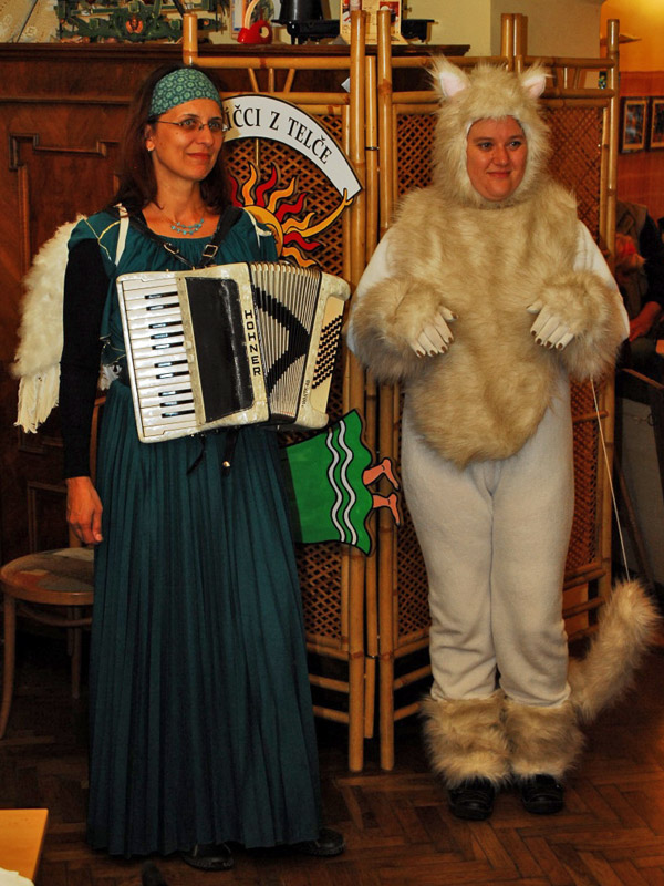 8 Krystyna Skalická a kočka Sněženka.jpg