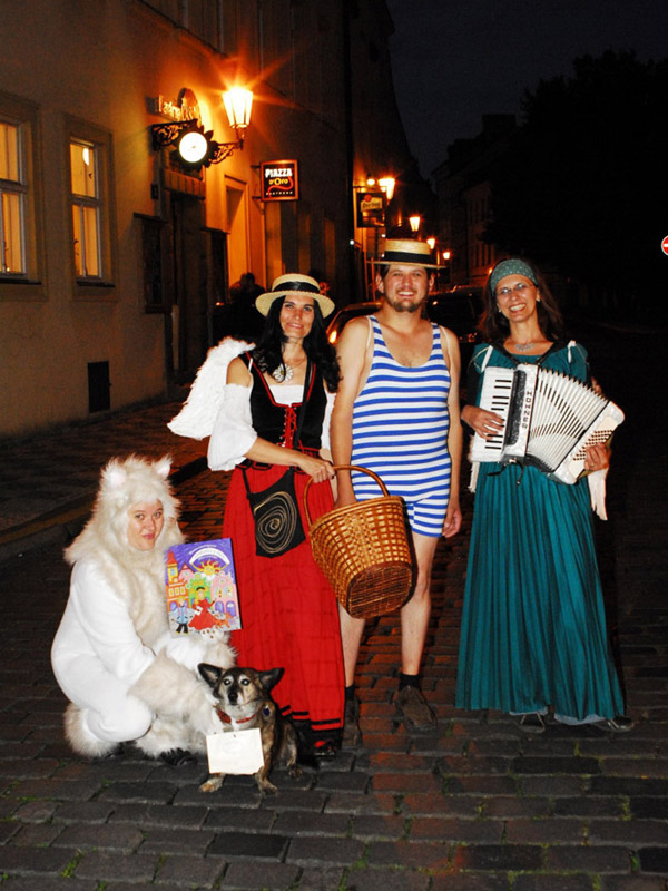 12 Sněženka, Strážníček, Toník a Krystyna.jpg